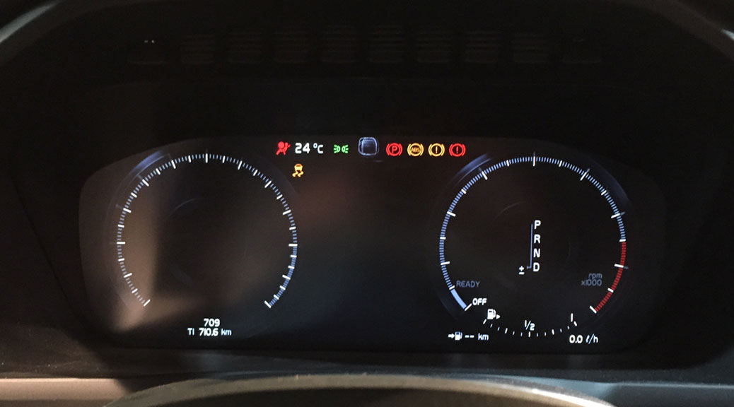 2015-Volvo-XC90-display.jpg