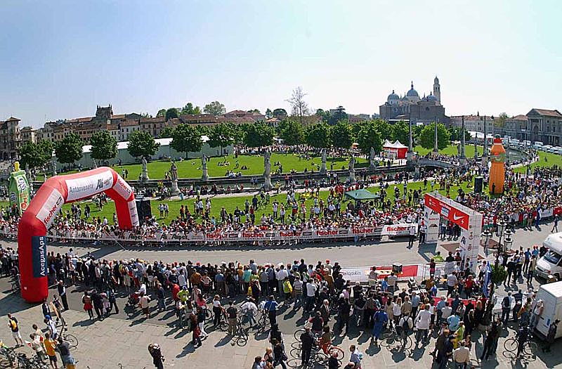  Padova
- Maratona di Padova - S. Antonio
Domenica 17 aprile, nella nostra città, si rinnova la tradizione