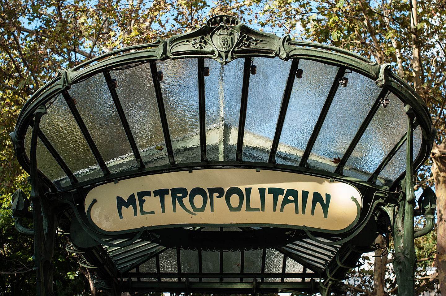  Paris
- Station de metro Paris
