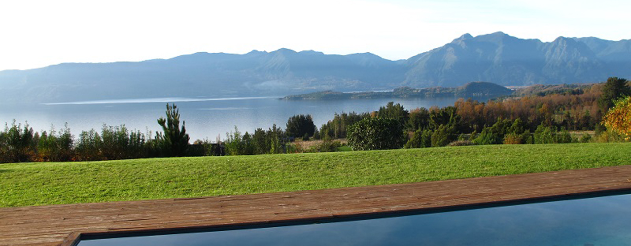 Pucon, IX Region - Lago Villarrica vista a Pennisula