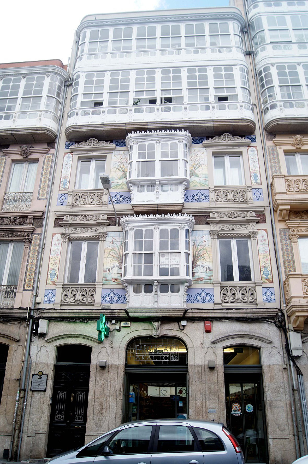  La Coruña, España
- 20-casa-cisnes-fachada plaza de lugo.jpg