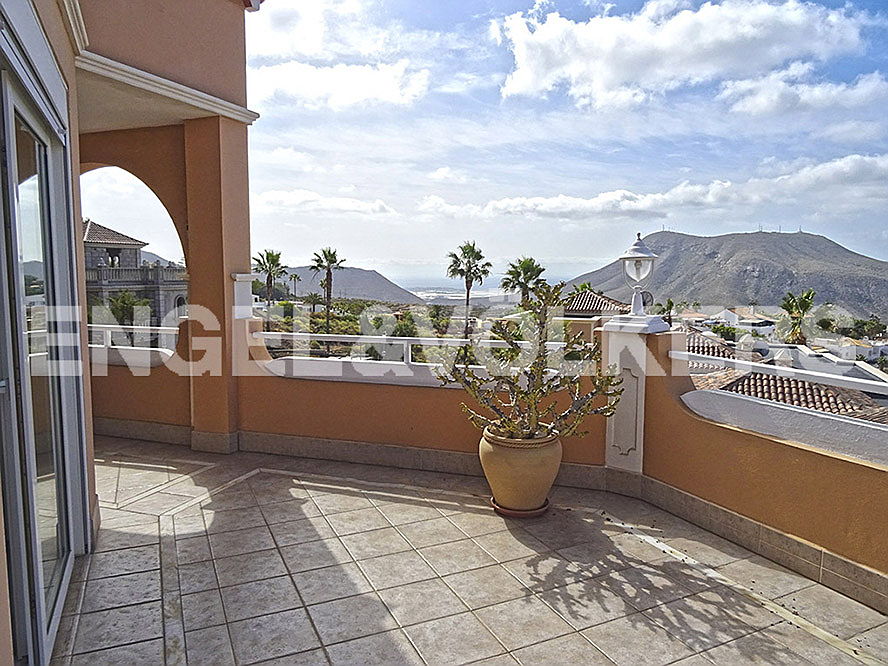  Costa Adeje
- Property for sale in Tenerife: House in Chayofa, Tenerife South, Engel & Völkers Costa Adeje