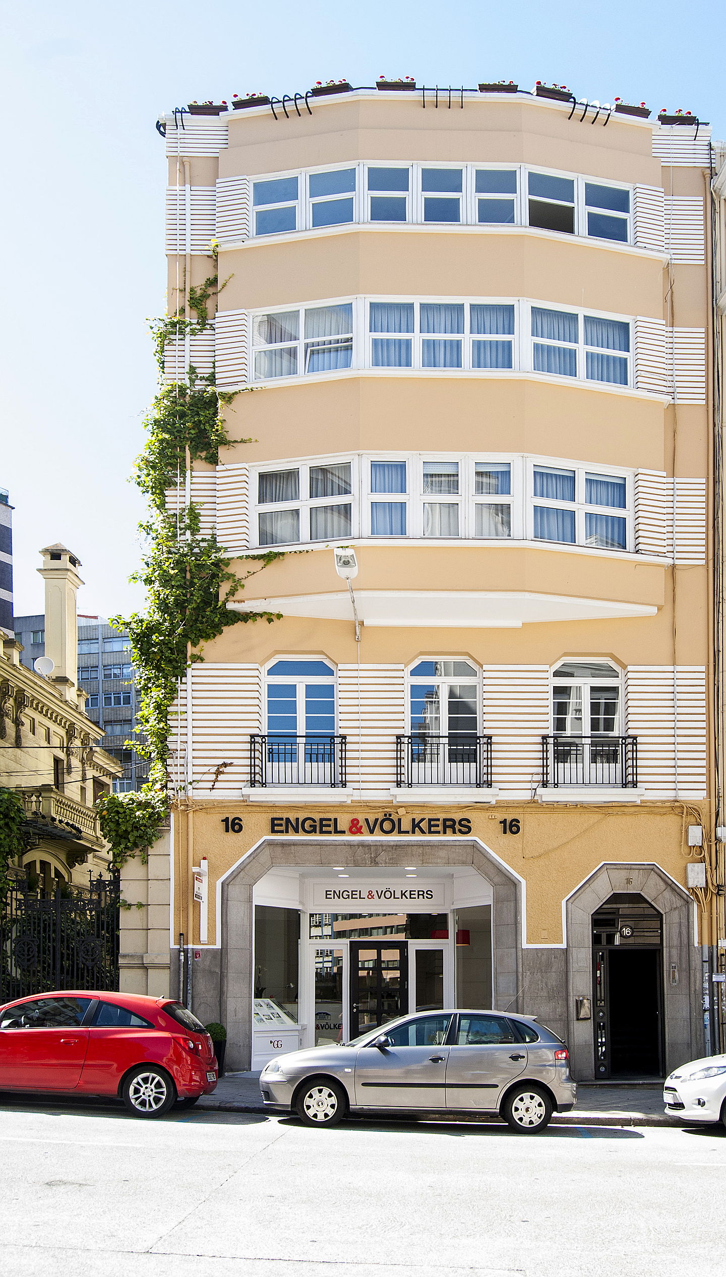  La Coruña, España
- Shop Exterior.jpg