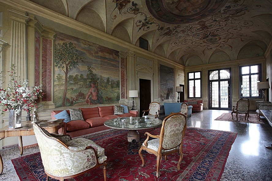 Padova - Attribuita a Vincenzo Scamozzi, la villa di origine cinquecentesca con classico impianto palladiano, sorge ai piedi dei Colli Euganei non lontano da Monselice