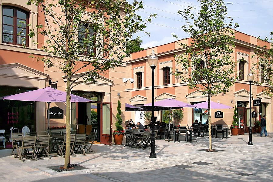 La Roca Village: a shopping centre that attracts thousands of