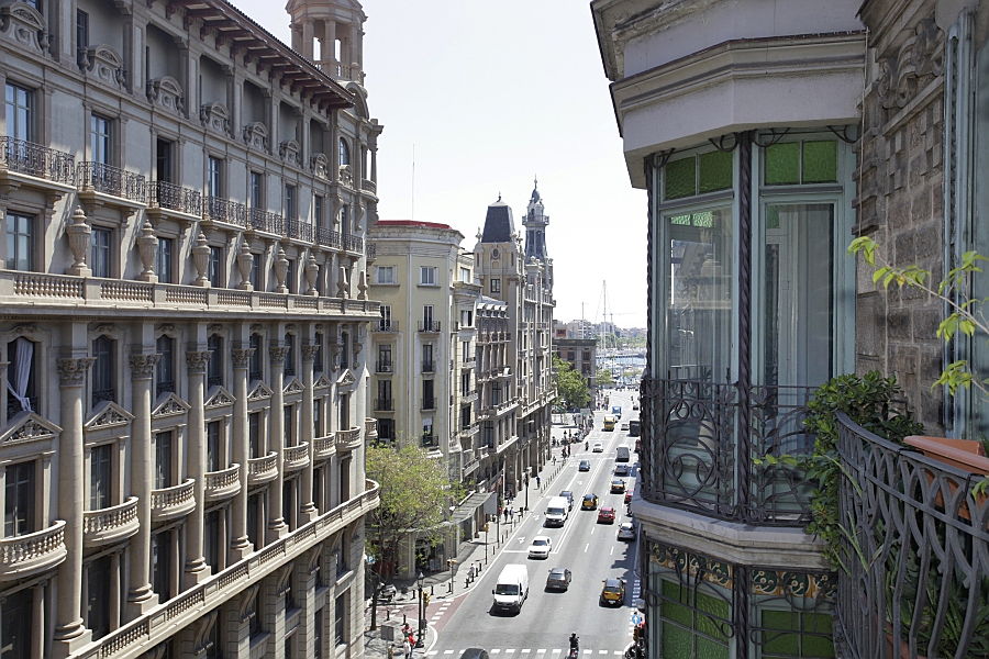  Barcelona
- Acceso en coche