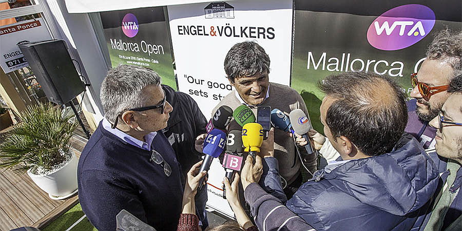  Port Andratx
- Pressekonferenz WTA Mallorca Open Sponsoring durch Engel & Völkers. Toni Nadal bei Pressekonferenz des WTA Mallorca Open vor Engel & Völkers Shop Santa Ponsa.