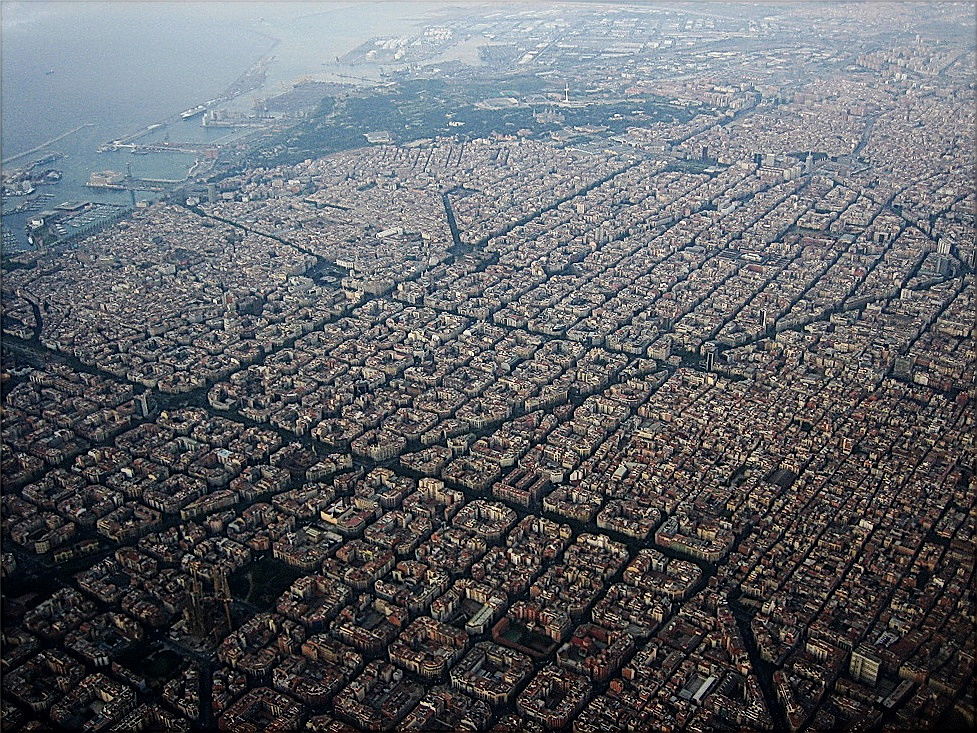  Barcelona
- avenida-diagonal-barcelona.jpg