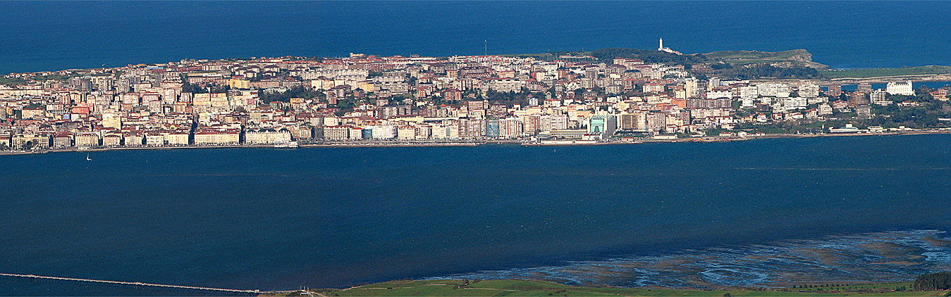  Santander, España
- Vista aérea desde el otro lado de la bahía.