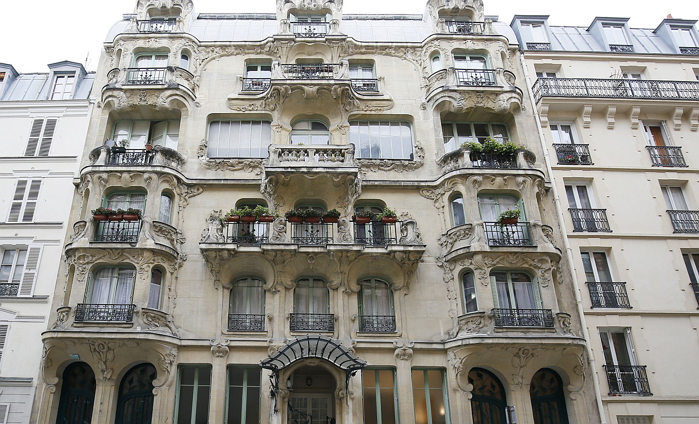  Paris
- Façade Maison des Arums