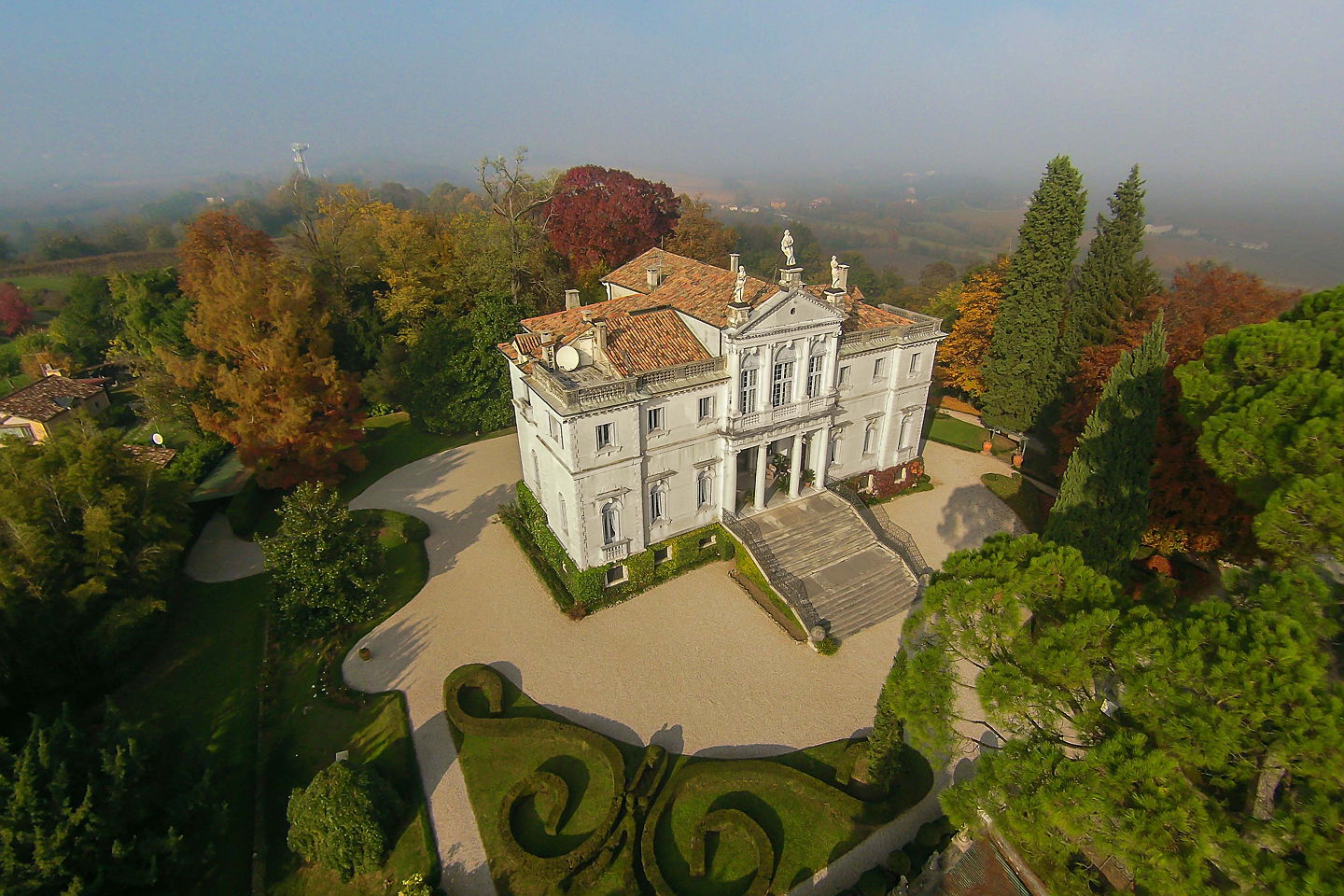  Padova
- Nella provincia di Treviso, nel cuore geografico del
“prosecco” veneto, si trova questa magnifica Villa, dalla storicità,
dal fascino e dal prestigio unico,