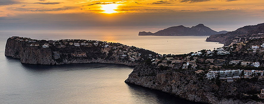  Balearic Islands
- Puerto Andratx counts to the most exclusive areas on Mallorca. Discover Engel & Völkers’ properties, in Mallorca’s south-western Andratx region.
Andratx is well known of its idyllic ambience and beautiful coast with its crystal blue water.