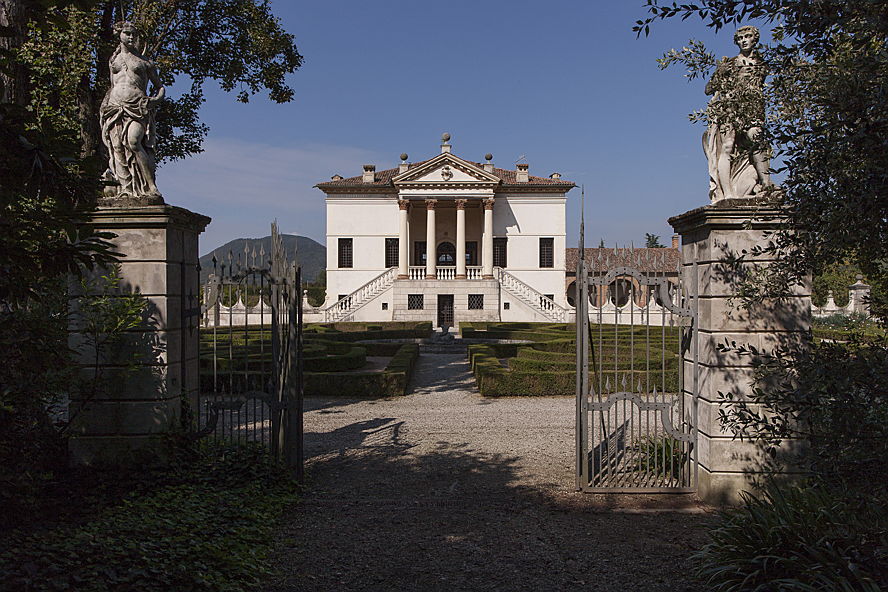 Padova - Attributed to Vincenzo Scamozzi, the sixteenth century villa with classic Palladian style, is located at the foot of the Euganean Hills
